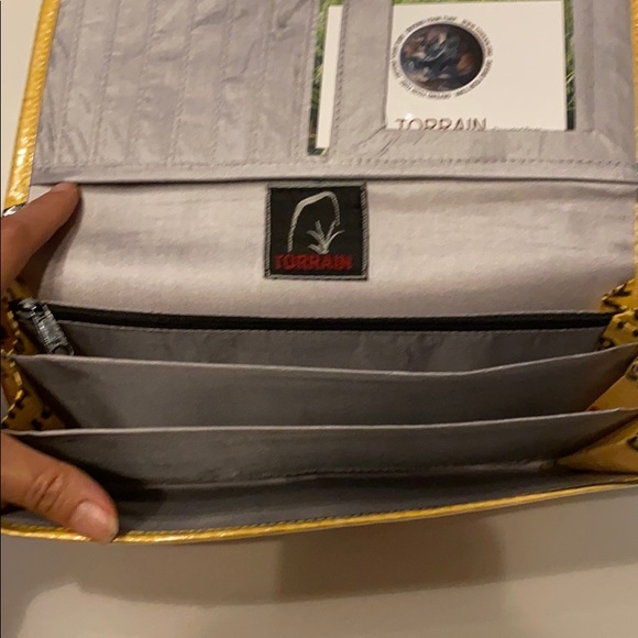 Torrain Vegan Recycled Sustainable Clutch Wallet - Picture 4 of 8